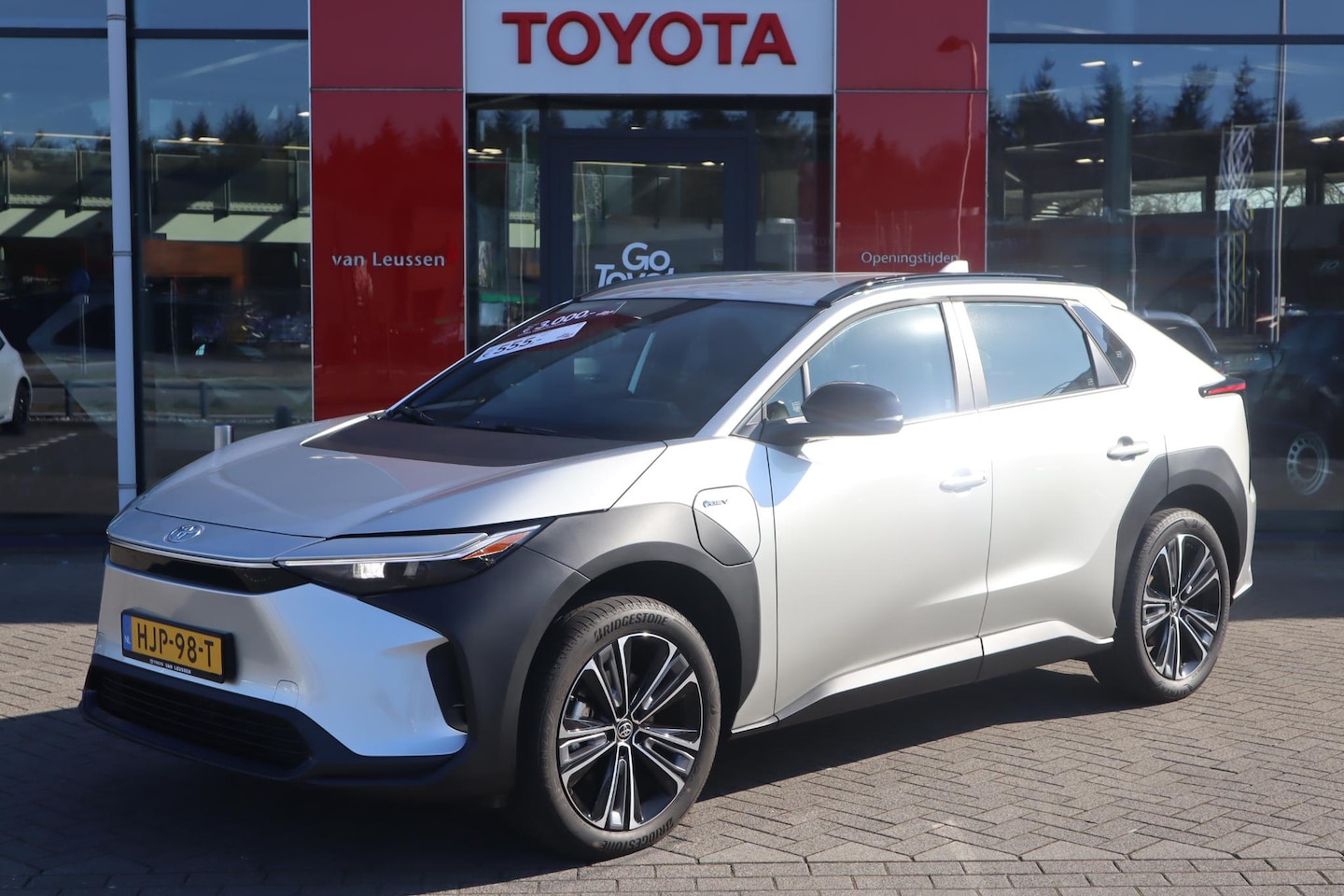 Toyota bZ4X - 71KWH NIEUW VOORRAAD WARMTEPOMP 3-FASE 150 kW-LADEN 20" LM-VELGEN CAMERA KEYLESS CLOUD NAV - AutoWereld.nl