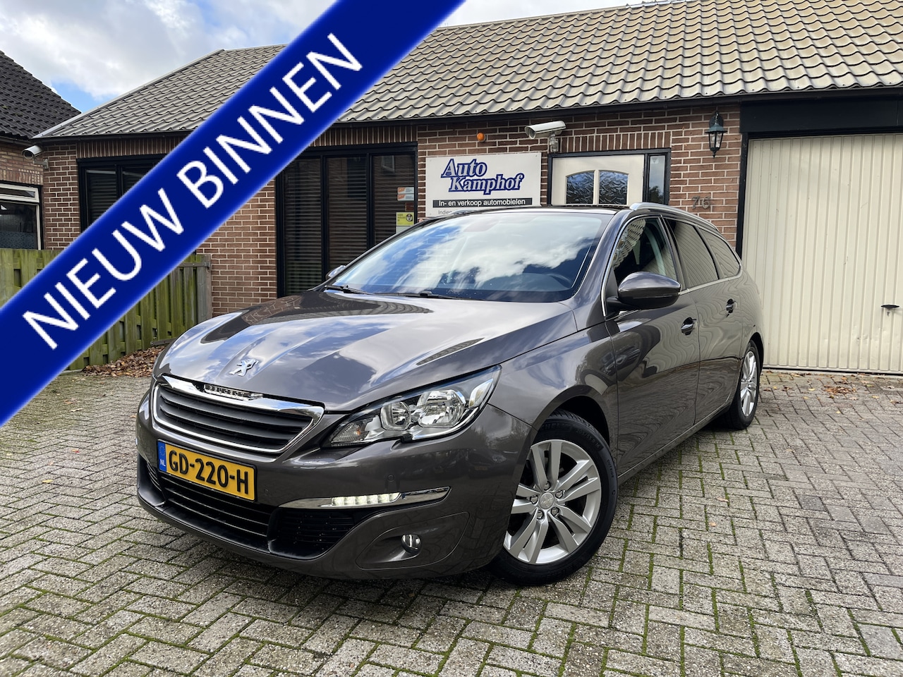 Peugeot 308 SW - 1.2 PureTech Blue Lease Executive Trekhaak - AutoWereld.nl