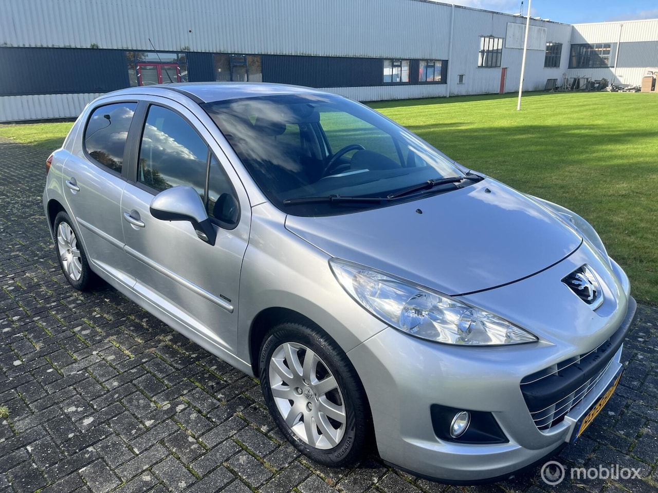 Peugeot 207 - 1.6 VTi Sportium / Airco / Cruise / APK / NAP / Trekhaak / - AutoWereld.nl
