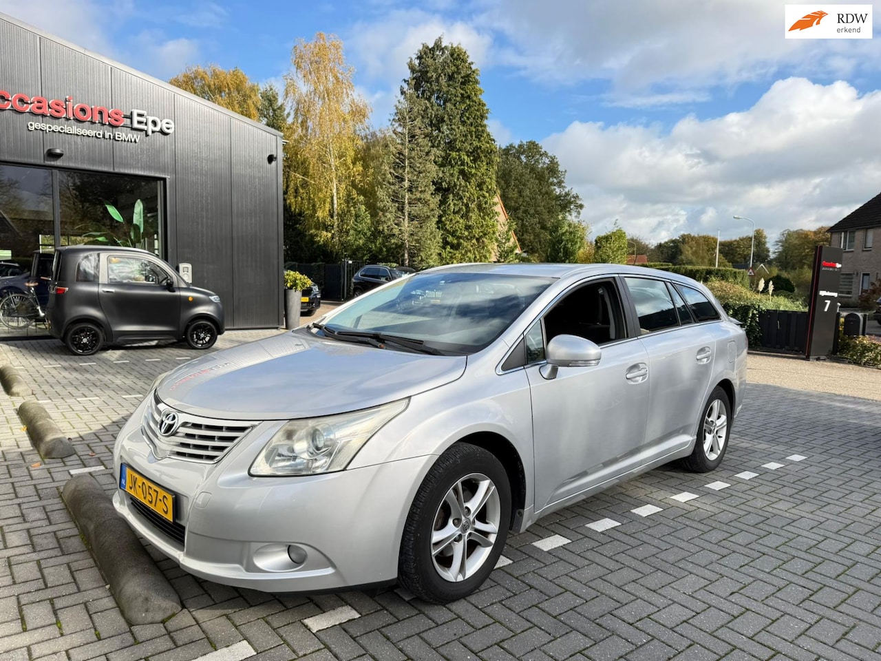 Toyota Avensis Wagon - 1.8 VVTi AUTOMAAT/airco/NAVI - AutoWereld.nl