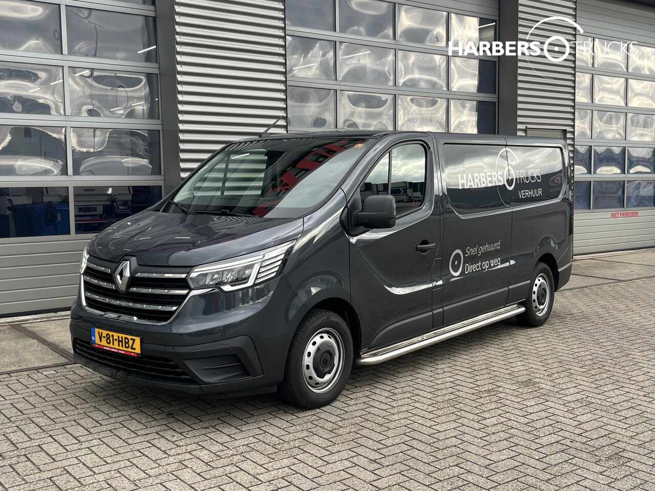 Renault Trafic - 2.0 dCi 130 L2H1 Red Edition - AutoWereld.nl