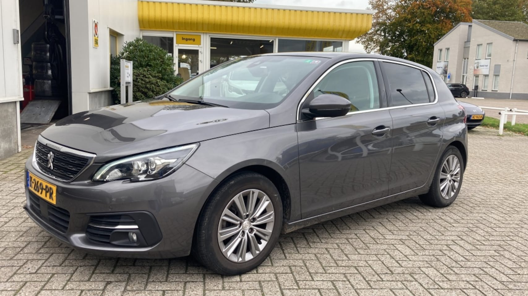 Peugeot 308 - 1.2 PureTech Allure Panoramadak Trekhaak Navi - AutoWereld.nl