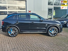 Lynk & Co 01 - 1.5 Plug-In Panodak CarpLay Black