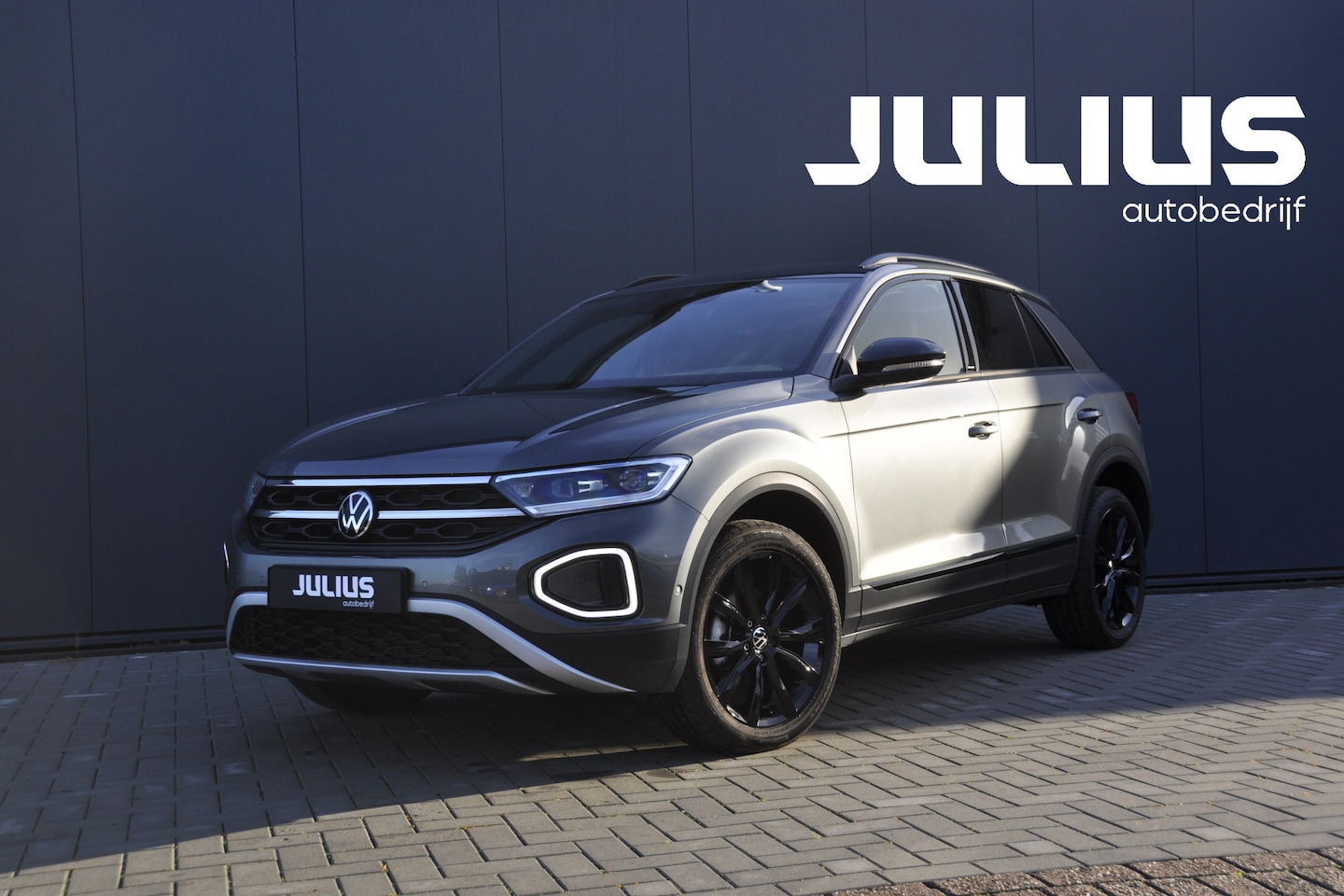 Volkswagen T-Roc - 1.5 TSI DSG Style LED Camera Trekhaak Black Style - AutoWereld.nl