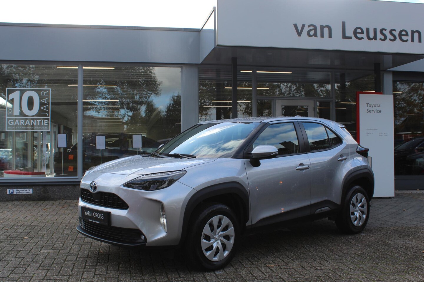 Toyota Yaris Cross - 1.5 HYBRID ALL SEASONS CAMERA AD-CRUISE CLIMA EL-RAMEN V+A - AutoWereld.nl