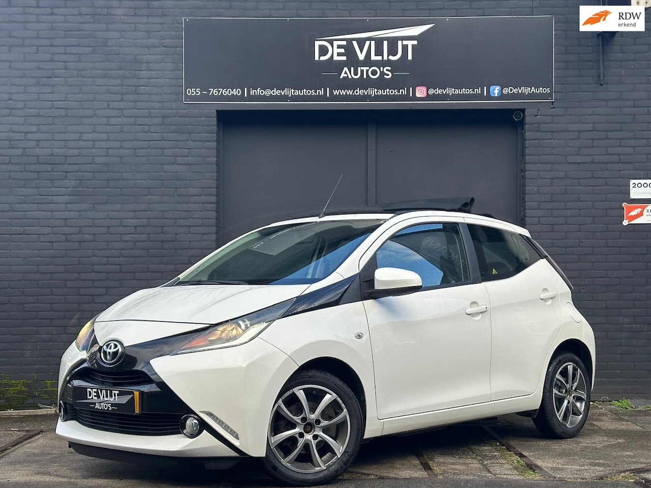 Toyota Aygo - 1.0 VVT-i x-wave | Cabrio | Airco | Elek Raam | Multimedia | Cruise Control | Camera | - AutoWereld.nl