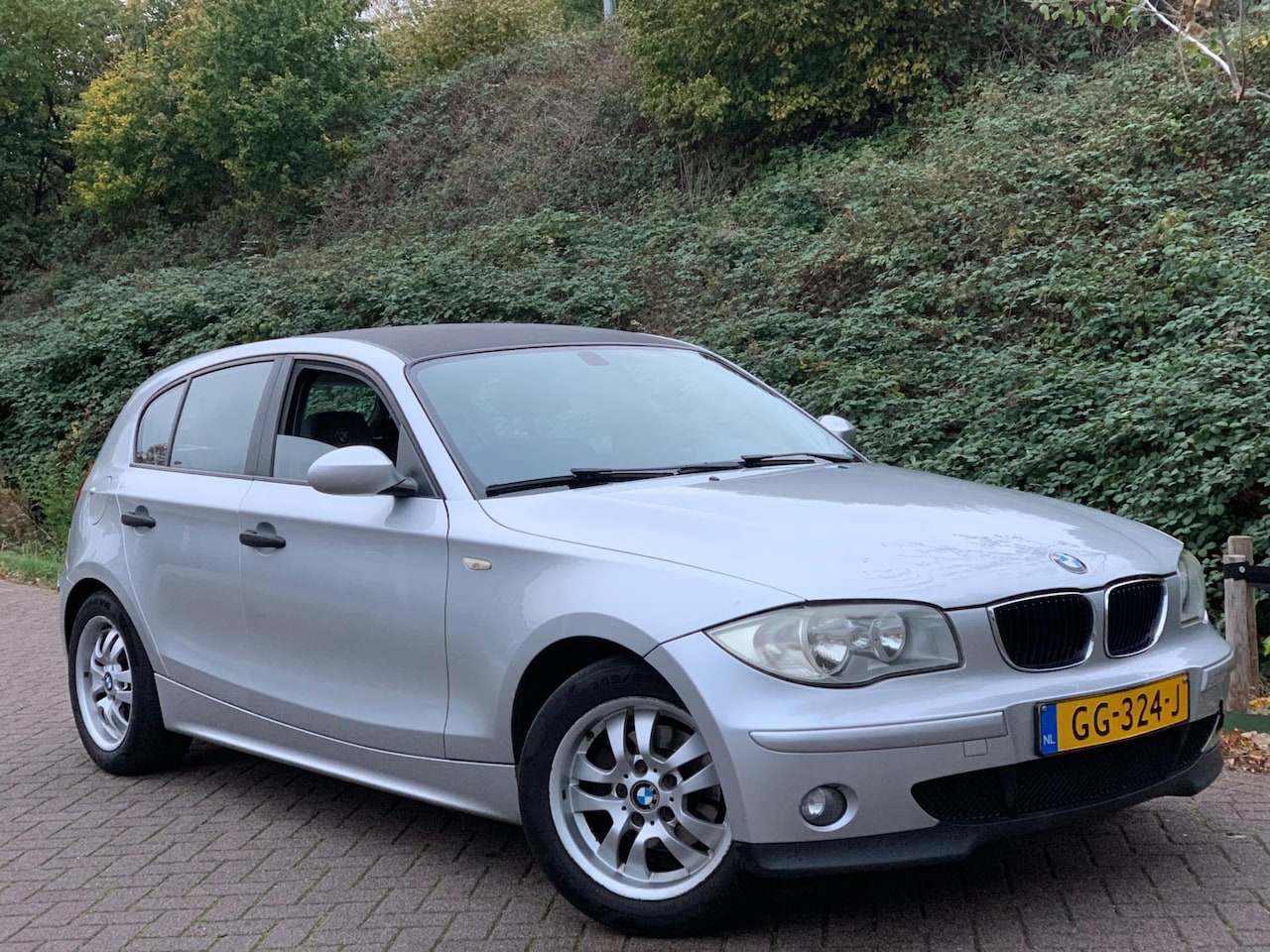 BMW 1-serie - 116i 5 DEURS CLIMA STOELVERWARMING ! - AutoWereld.nl