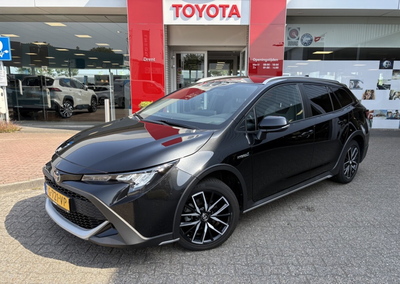 Toyota Corolla Touring Sports - 1.8 Hybrid Trek | Navi | Adaptive Cruise Control | El. achterkle - AutoWereld.nl