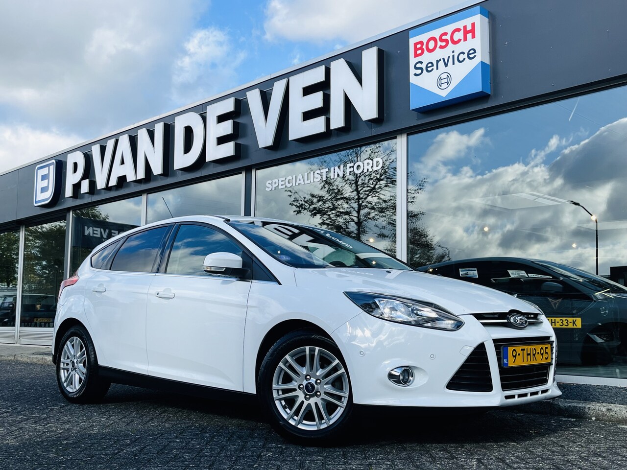 Ford Focus - 1.0 EcoBoost Titanium Edition Plus 125pk/92kW 6-bak | Trekhaak | Keyless | Navi | Bluetoot - AutoWereld.nl