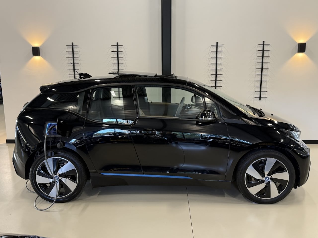 BMW i3 - 94Ah 170PK / High Executive / Harman Kardon / LED *NAP* - AutoWereld.nl