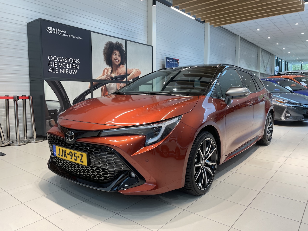 Toyota Corolla Touring Sports - Hybrid 180 GR Sport GR Sport Pluspack | Stoelverwarming | Dodehoeksensor | Parkeersensoren - AutoWereld.nl