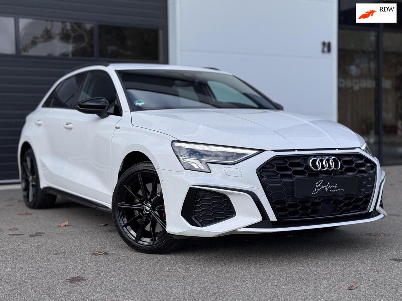 Audi A3 Sportback - 45 TFSI e S edition Competition S-line - AutoWereld.nl