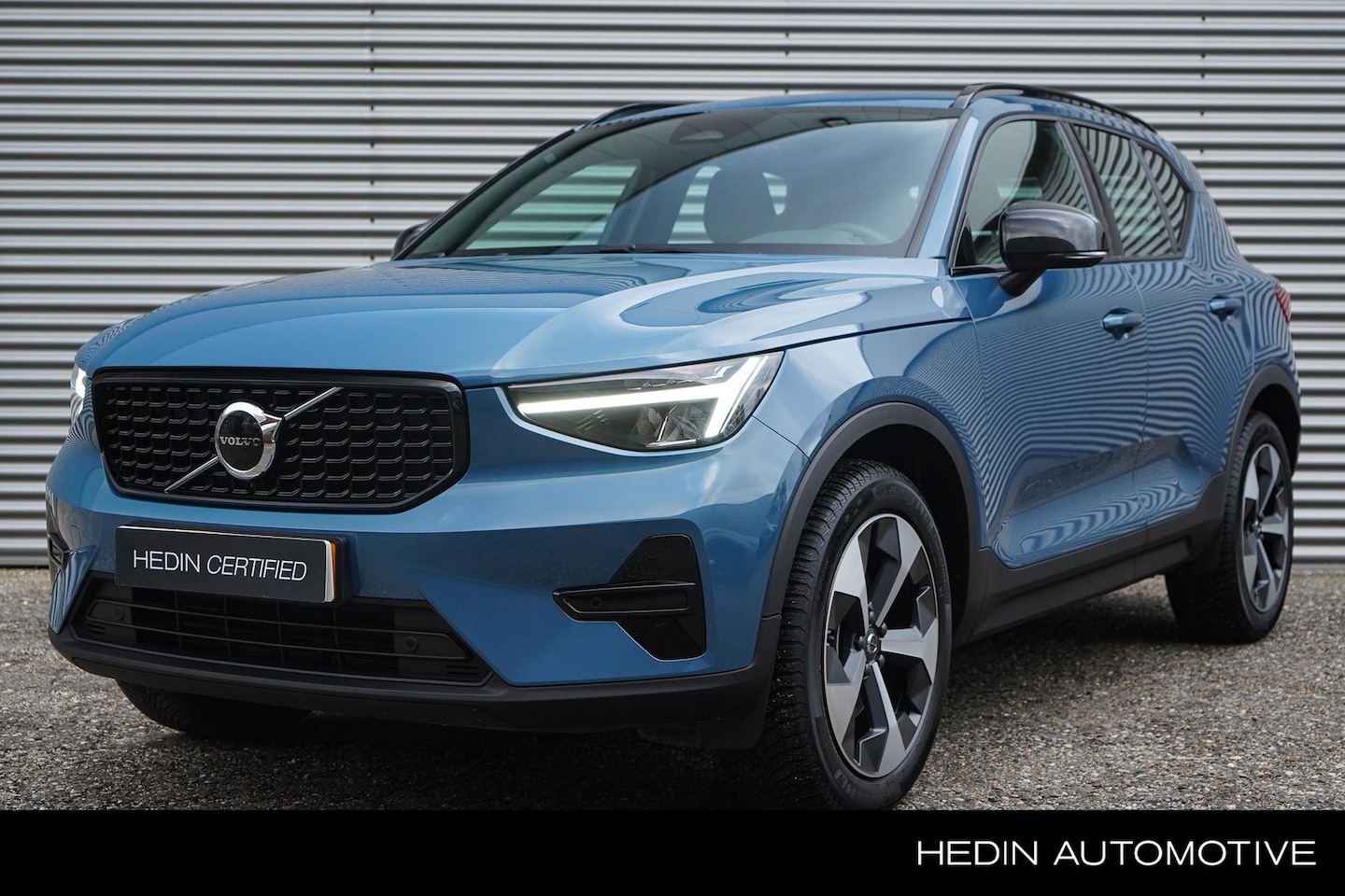 Volvo XC40 - B4 Plus Dark | 2000 kg trekgewicht | Trekhaak | Stuur & Stoelverwarming | Pilot Assist | E - AutoWereld.nl