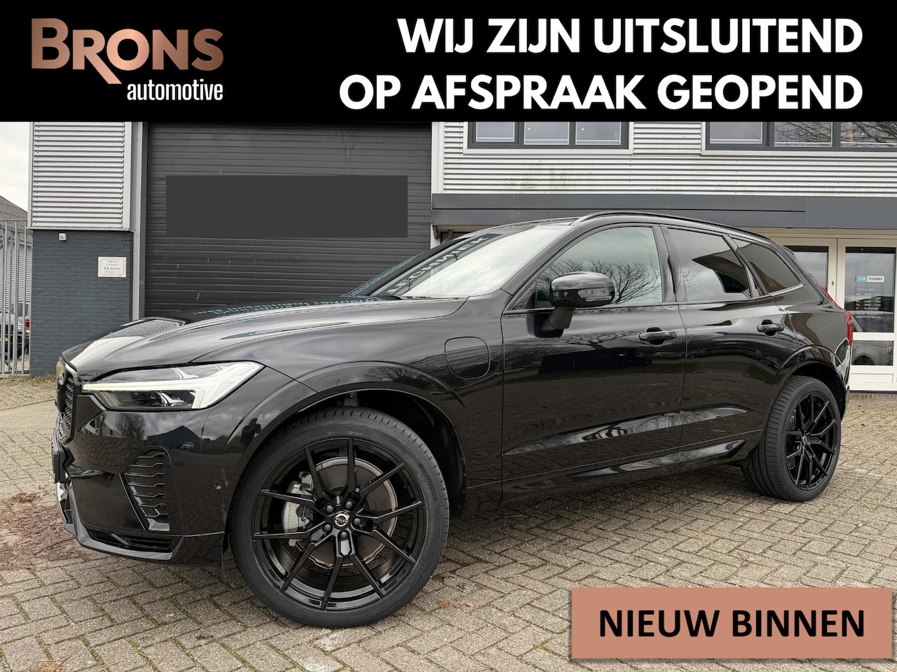 Volvo XC60 - 2.0 T8 Plug-in hybrid AWD Plus Black Edition Pano l 21 inc l 360 - AutoWereld.nl