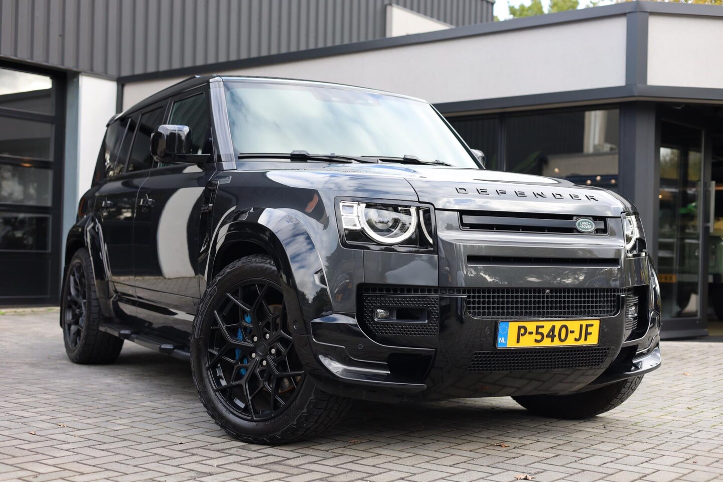 Land Rover Defender 110 - 110 P525 V8 | Urban | Full Options | - AutoWereld.nl