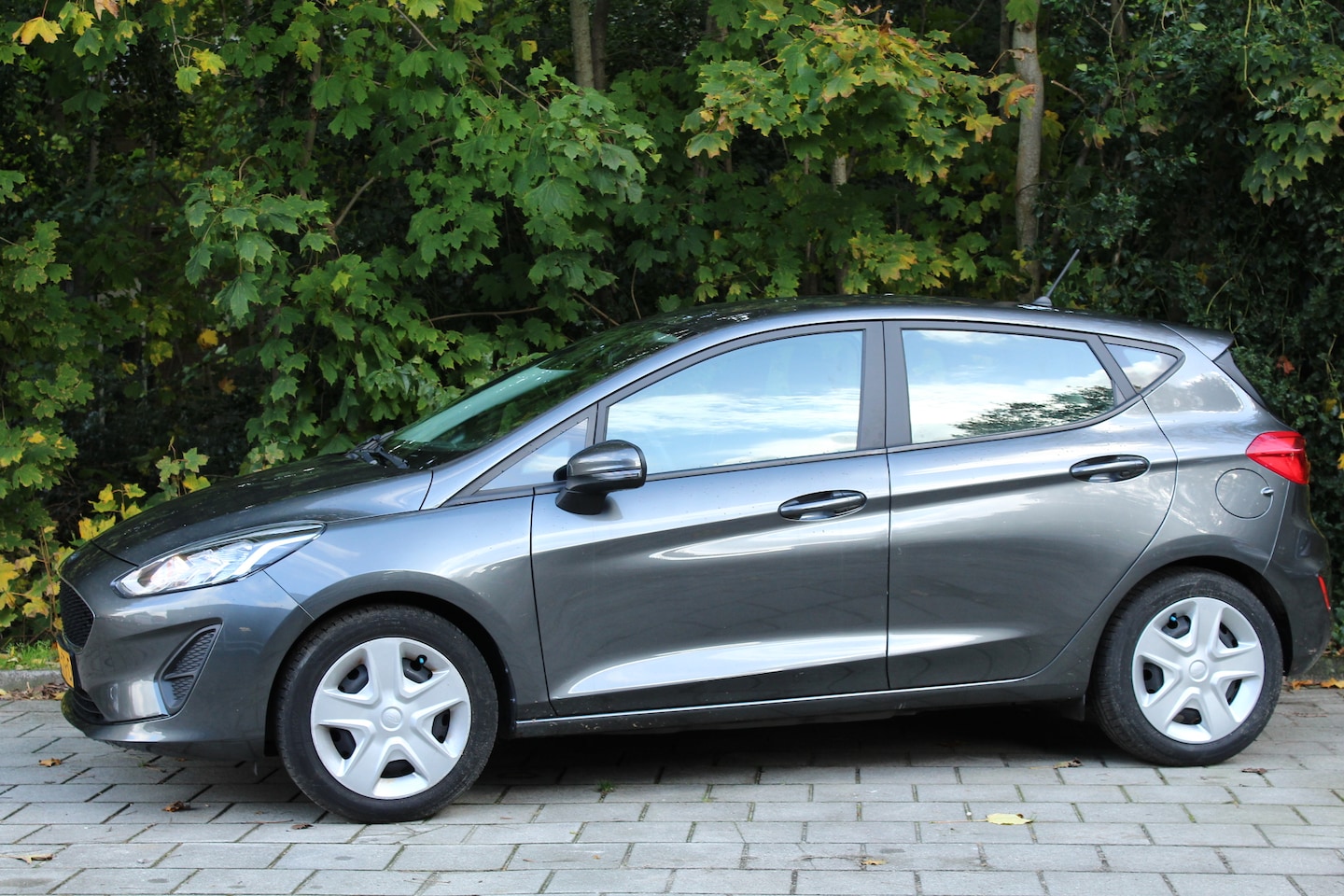 Ford Fiesta - airco cruise navigatie enz. Mooie auto!! 1.1 Trend - AutoWereld.nl