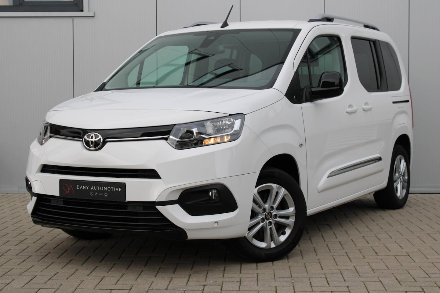 Toyota ProAce City Verso - 1.2 Turbo Team D 7p. CARPLAY I CRUISE I 360 CAMERA I TREKHAAK I STOELVERWARMING I - AutoWereld.nl