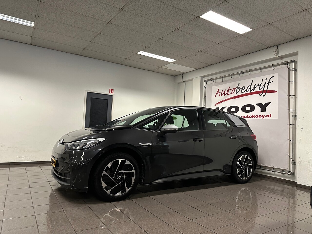 Volkswagen ID.3 - First 58 kWh * 1e Eig / Dealer onderhouden / Navigatie / 19" LM Velgen / NL Auto * - AutoWereld.nl