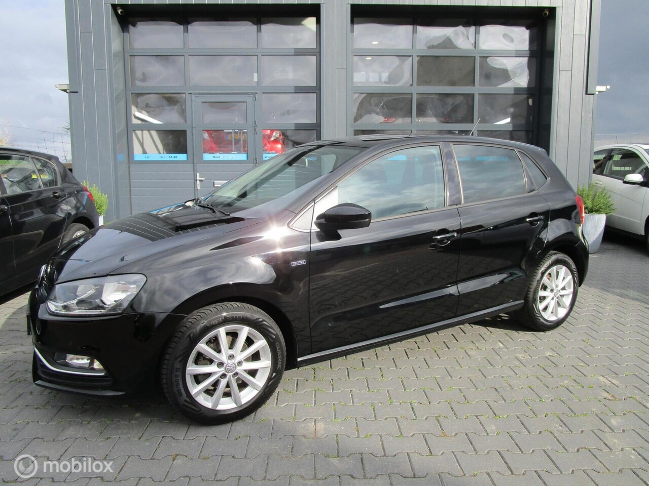 Volkswagen Polo - 1.0 Lounge 162dkm 5drs Airco Cruise Trekhaak - AutoWereld.nl