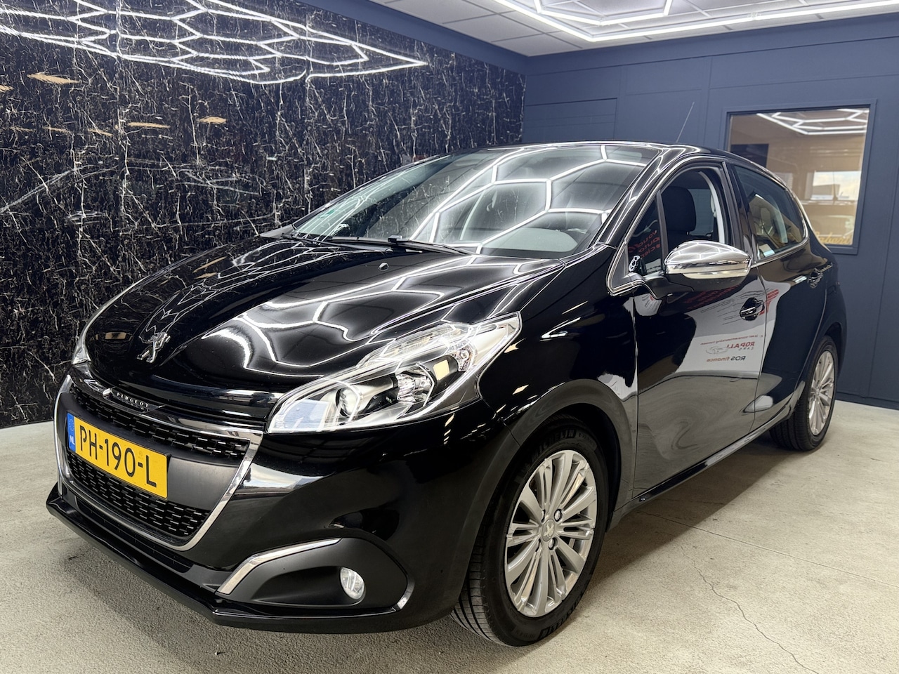 Peugeot 208 - 1.6 BlueHDi Blue Lease Executive 1.6 BlueHDi Blue Lease Executive - AutoWereld.nl
