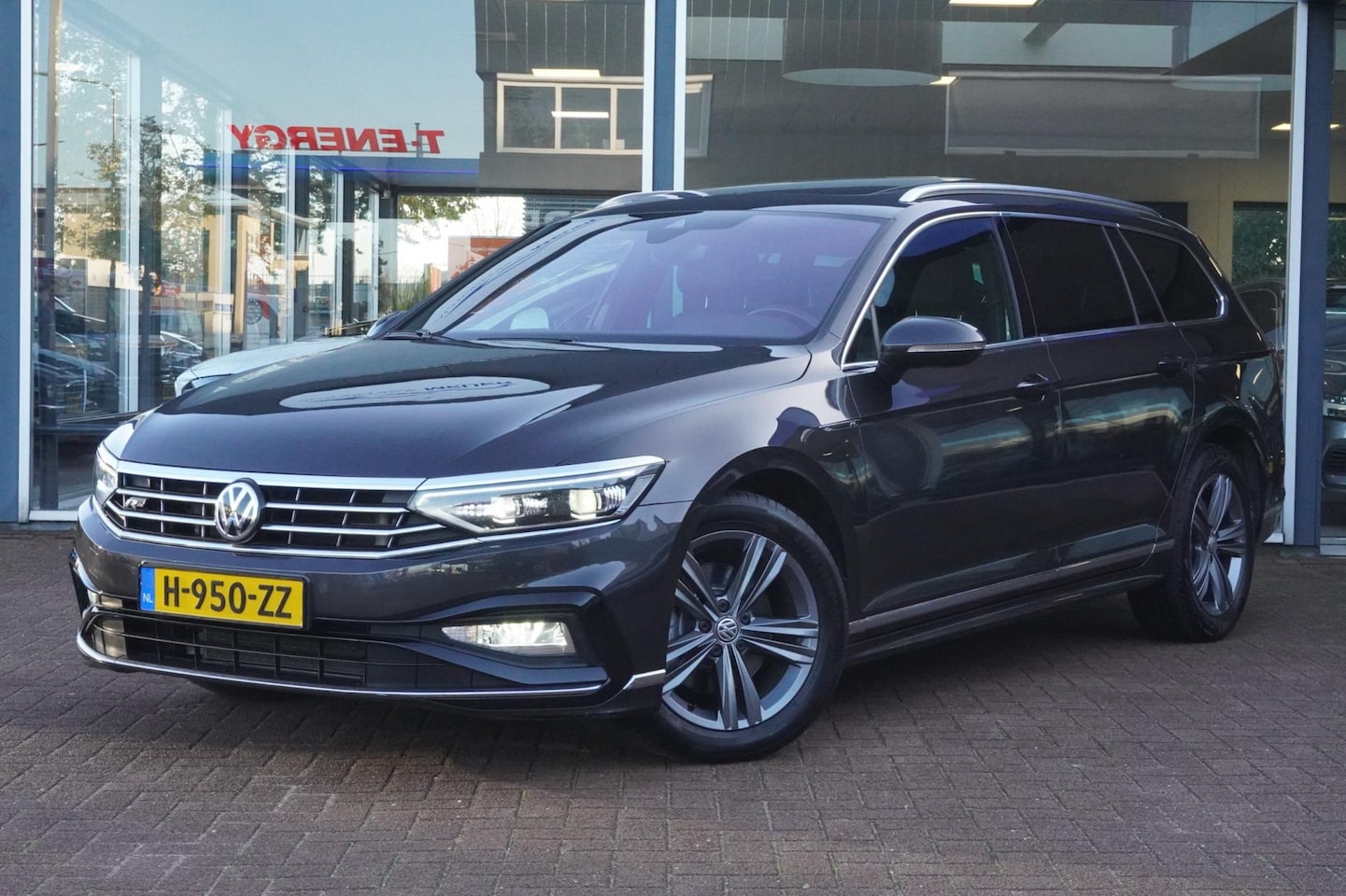 Volkswagen Passat Variant - 1.5 TSI Elegance Business RLine | Automaat | Navigatie | Panodak |2020 | Inruil mogelijk - AutoWereld.nl