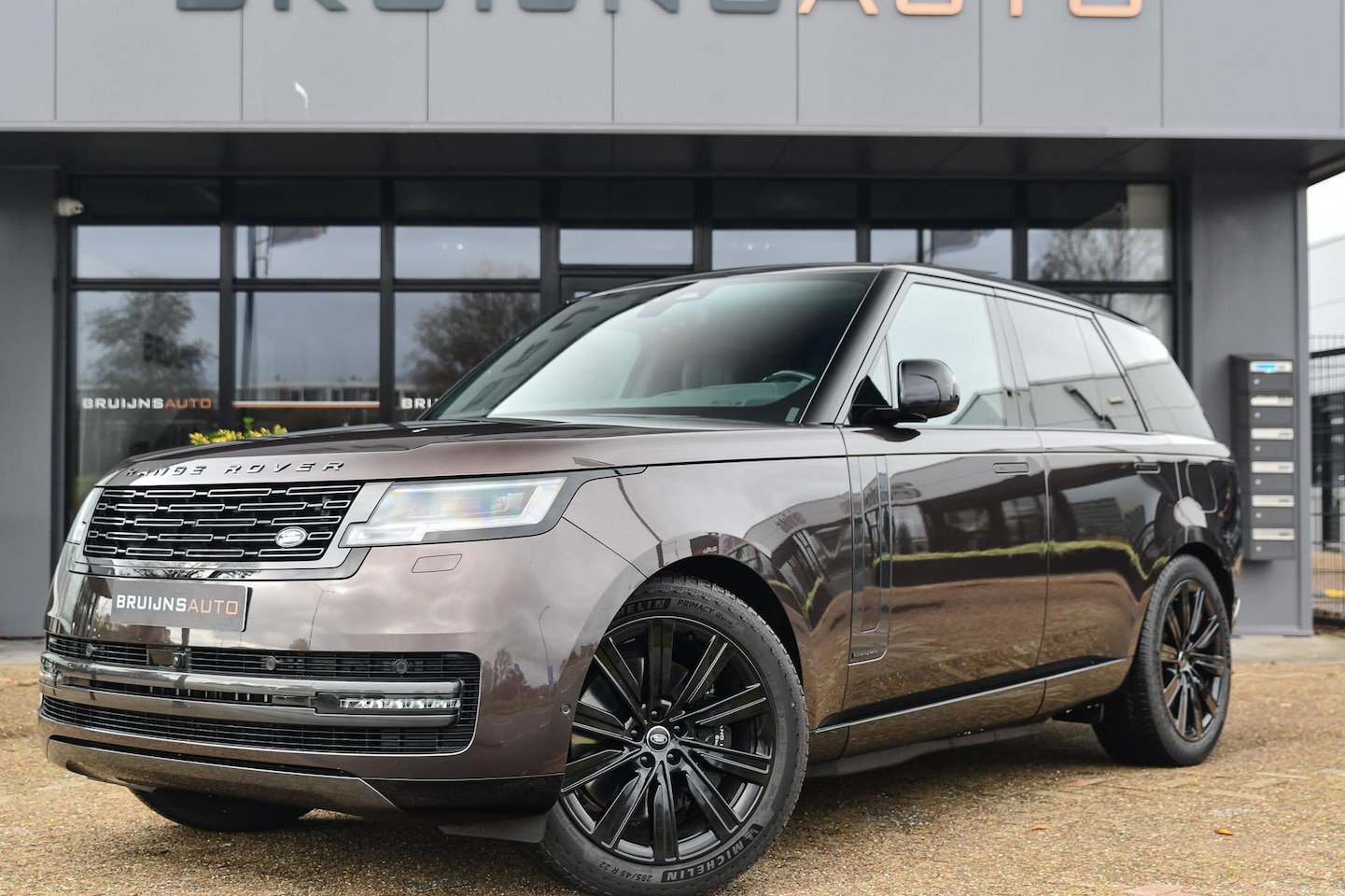 Land Rover Range Rover - Tourmaline Brown SV - AutoWereld.nl