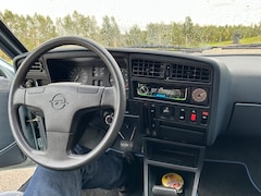 Opel Ascona - 2.0E LS 2.0E GLS Hatchback