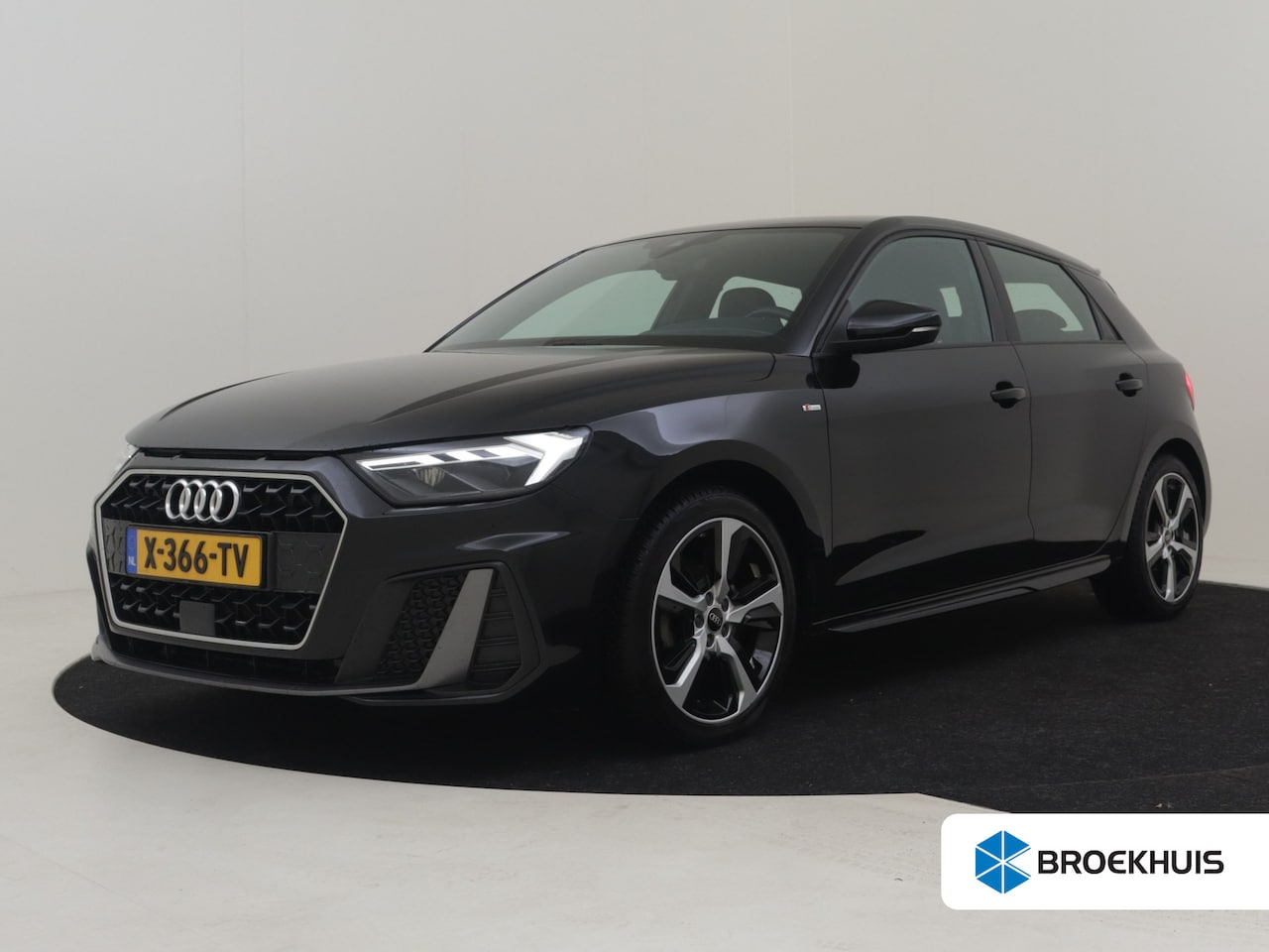 Audi A1 Sportback - 25 TFSI S edition l S-Line in en exterieur l Sfeerverlichting l Parkeersensoren l App Conn - AutoWereld.nl