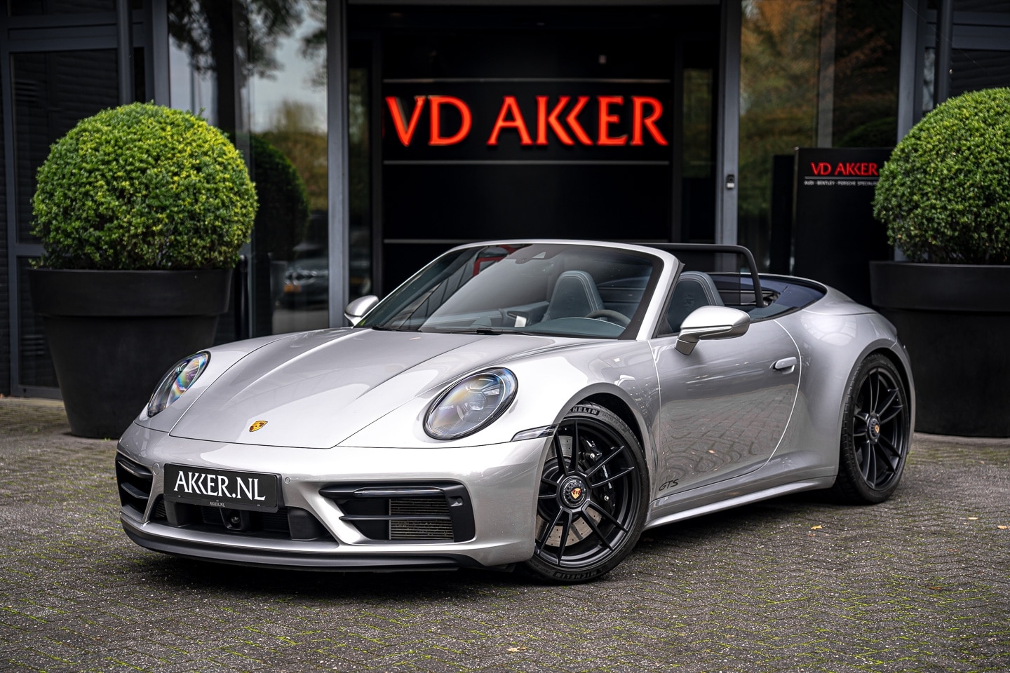 Porsche 911 Cabrio - 992 GTS Burmester | Vierwielsturing | Lederpakket | Stoel Koeling | ACC - AutoWereld.nl