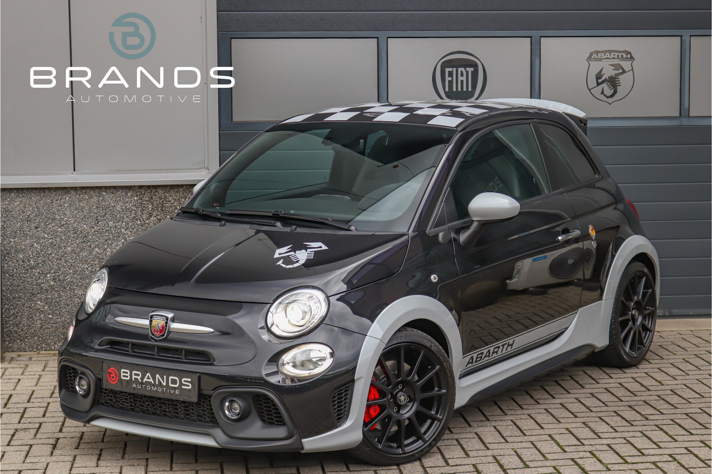 Abarth 695 - 1.4 T-Jet Anniversario 70 One of 1949 Alle opties Garantie - AutoWereld.nl