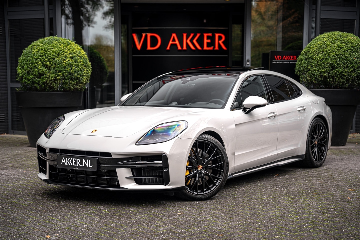 Porsche Panamera - 4 E-Hybrid SportDesign | Vierwielsturing | Pano.dak | Head-up | Stoelventilatie - AutoWereld.nl