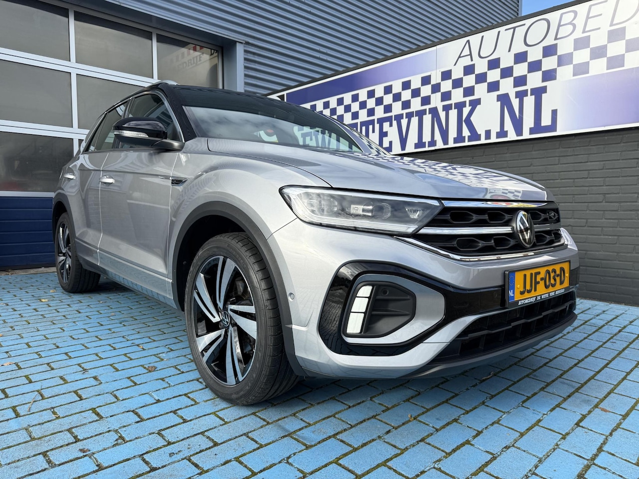 Volkswagen T-Roc - 1.5 TSI R-LINE ADAP CRUISE STOELVERW. TREKH. APPLE - AutoWereld.nl