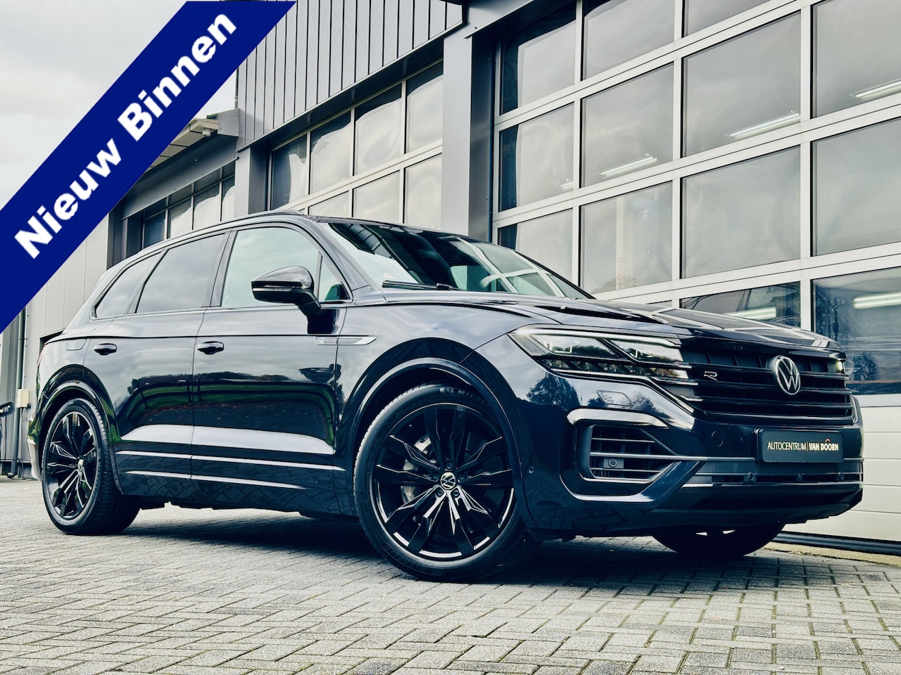 Volkswagen Touareg - 3.0 TSi 4MOTION | R-line | Hybride | Panodak | Adapt Cruise | Luchtvering | Dynaudio | Ele - AutoWereld.nl