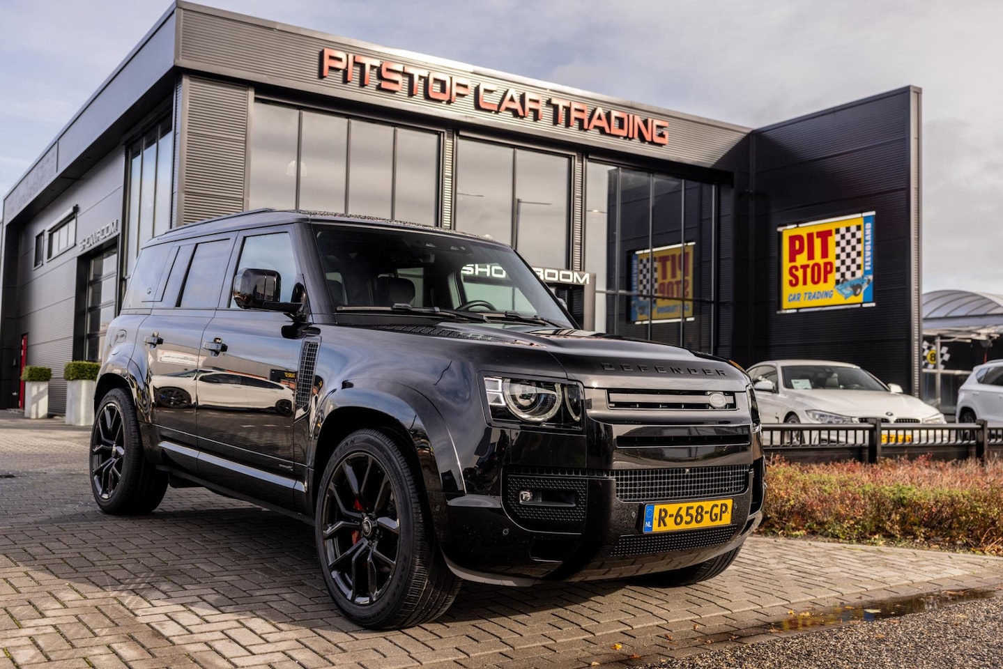 Land Rover Defender 110 - 3.0 P400 110 X-Dynamic 7-persoons, Trekhaak, Full Option! - AutoWereld.nl