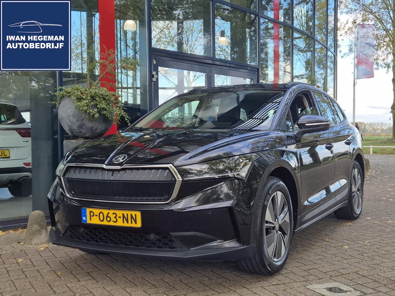 Skoda Enyaq iV - 60 | Navigatie | Climate Control | Cruise Control | Licht metalen velgen | Parkeercamera - AutoWereld.nl