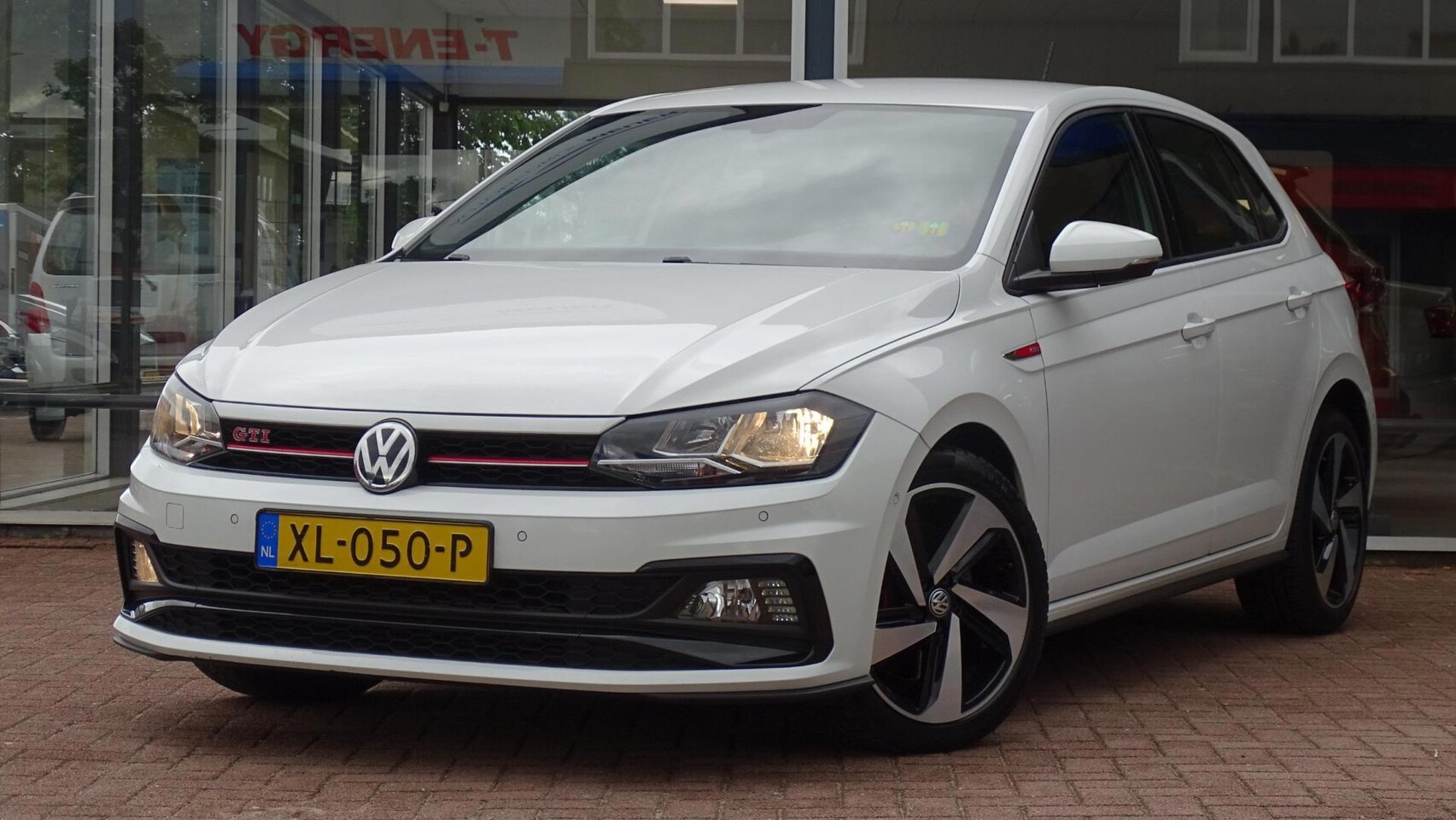 Volkswagen Polo - 2.0 TSI GTI Automaat | 5deurs | Navigatie | Vol opties | Dealerauto | elek. pakket | Trekh - AutoWereld.nl