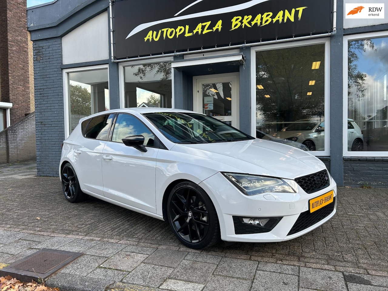 SEAT Leon - 1.8 TSI FR / NAVI / CRUISE / LEDER - AutoWereld.nl