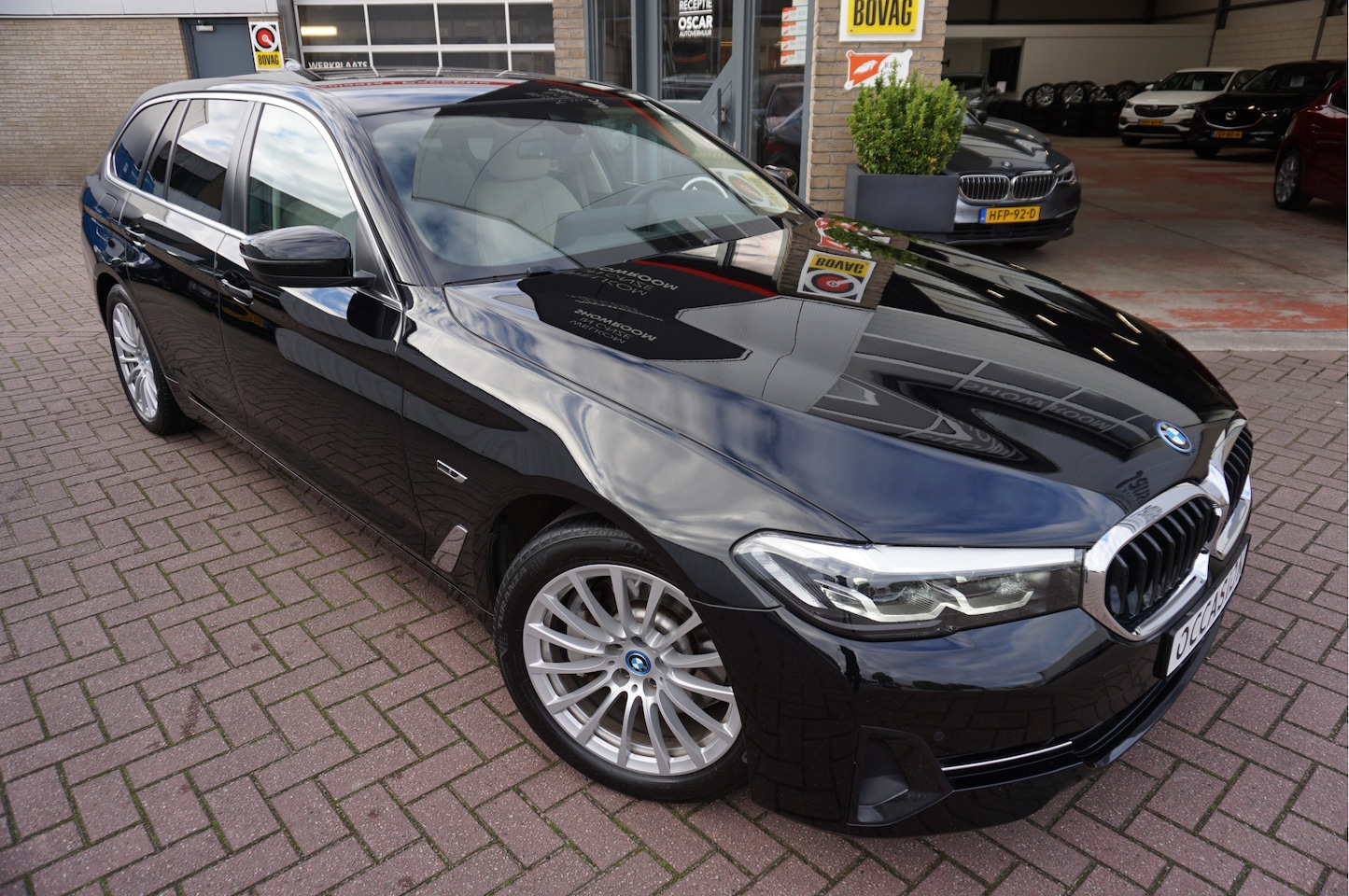 BMW 5-serie Touring - 530e Business Edition Plus Sensatec 530e Business Edition Plus Sensatec - AutoWereld.nl