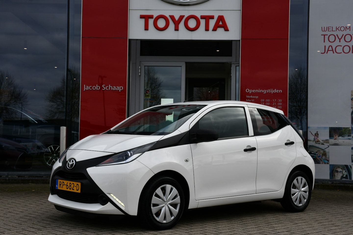 Toyota Aygo - 1.0 VVT-i x-fun 5-deurs 69pk | Airco | Eerste eigenaar | Dealer-onderhouden | - AutoWereld.nl