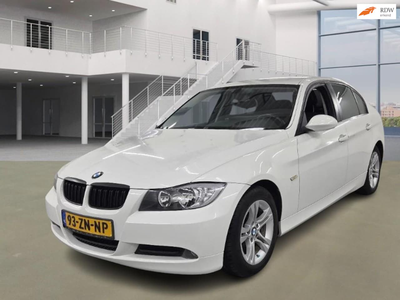 BMW 3-serie - 318i Business Line NAVI LEDER PSENSOR CRUISE 2 X SLEUTELS - AutoWereld.nl