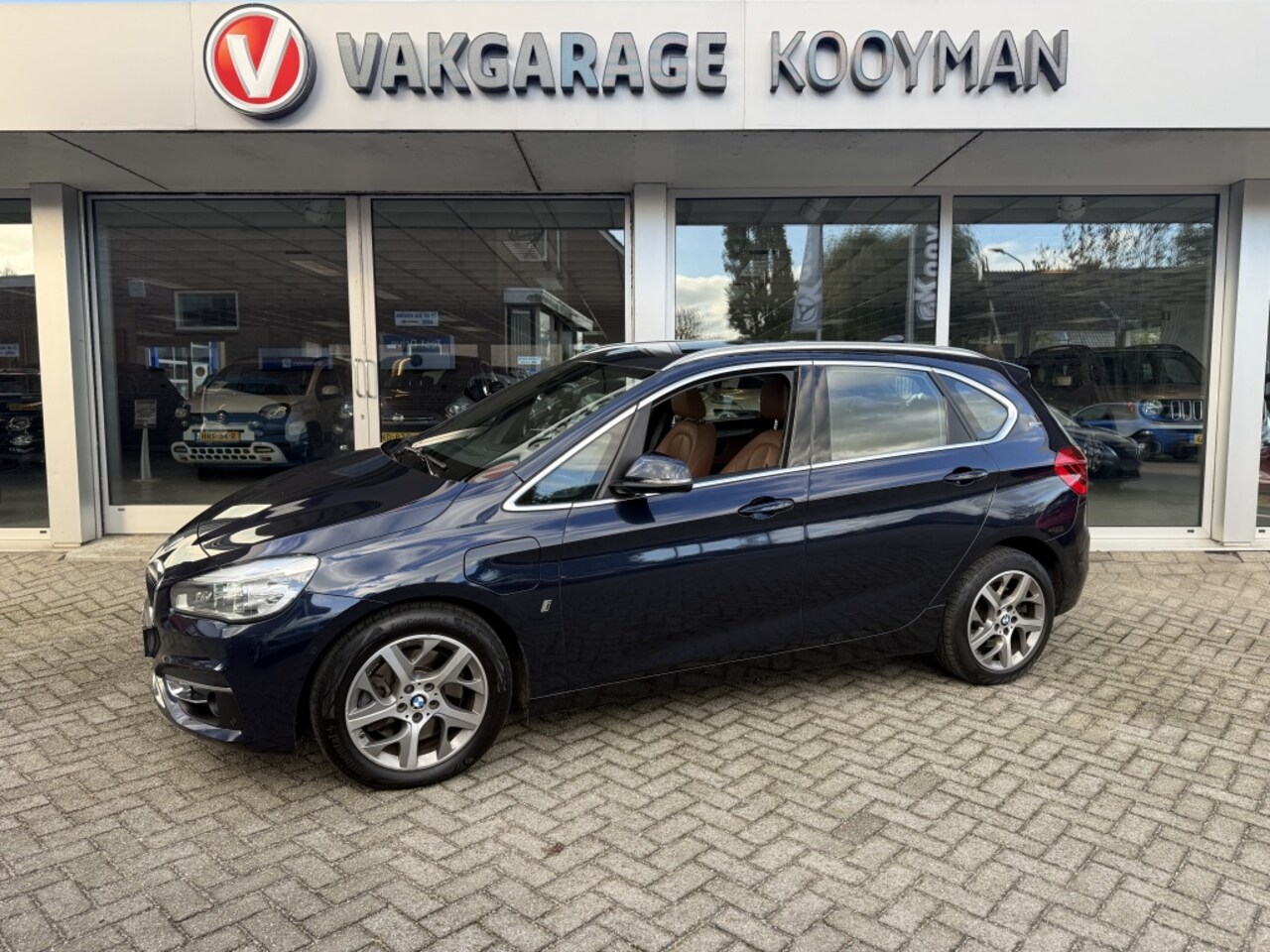 BMW 2-serie Active Tourer - 225xe iP High Exec. plug in | 225pk ! | pano | - AutoWereld.nl