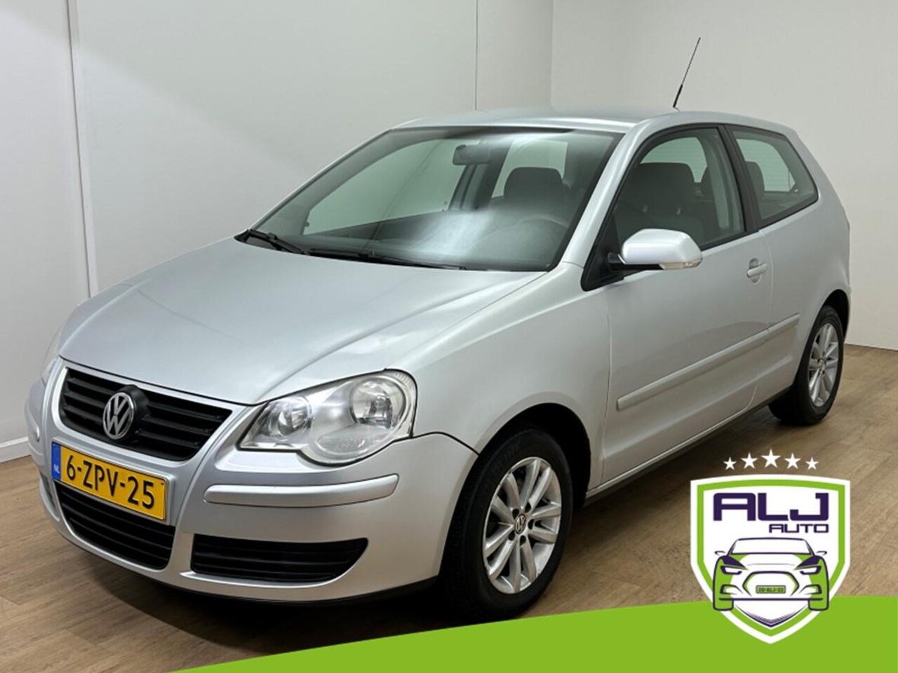 Volkswagen Polo - Occasion 1.4-16V Sportline | Grijs | Automaat | Airco | Tweedehands Volkswagen Polo - AutoWereld.nl
