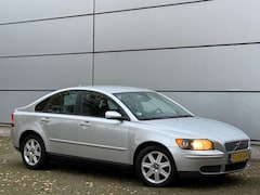 Volvo S40 - 2.4i Automaat |Xenon |Airco |Parrot |Park Sensor |Trekhaak |Nap |Boekjes