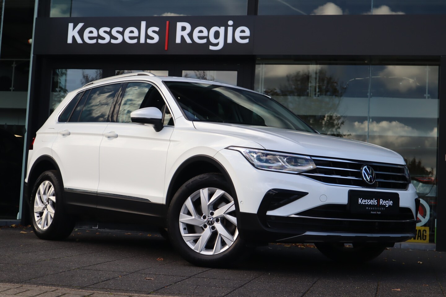 Volkswagen Tiguan - 1.4 TSI eHybrid Elegance Virtual LED Camera ACC BLIS - AutoWereld.nl