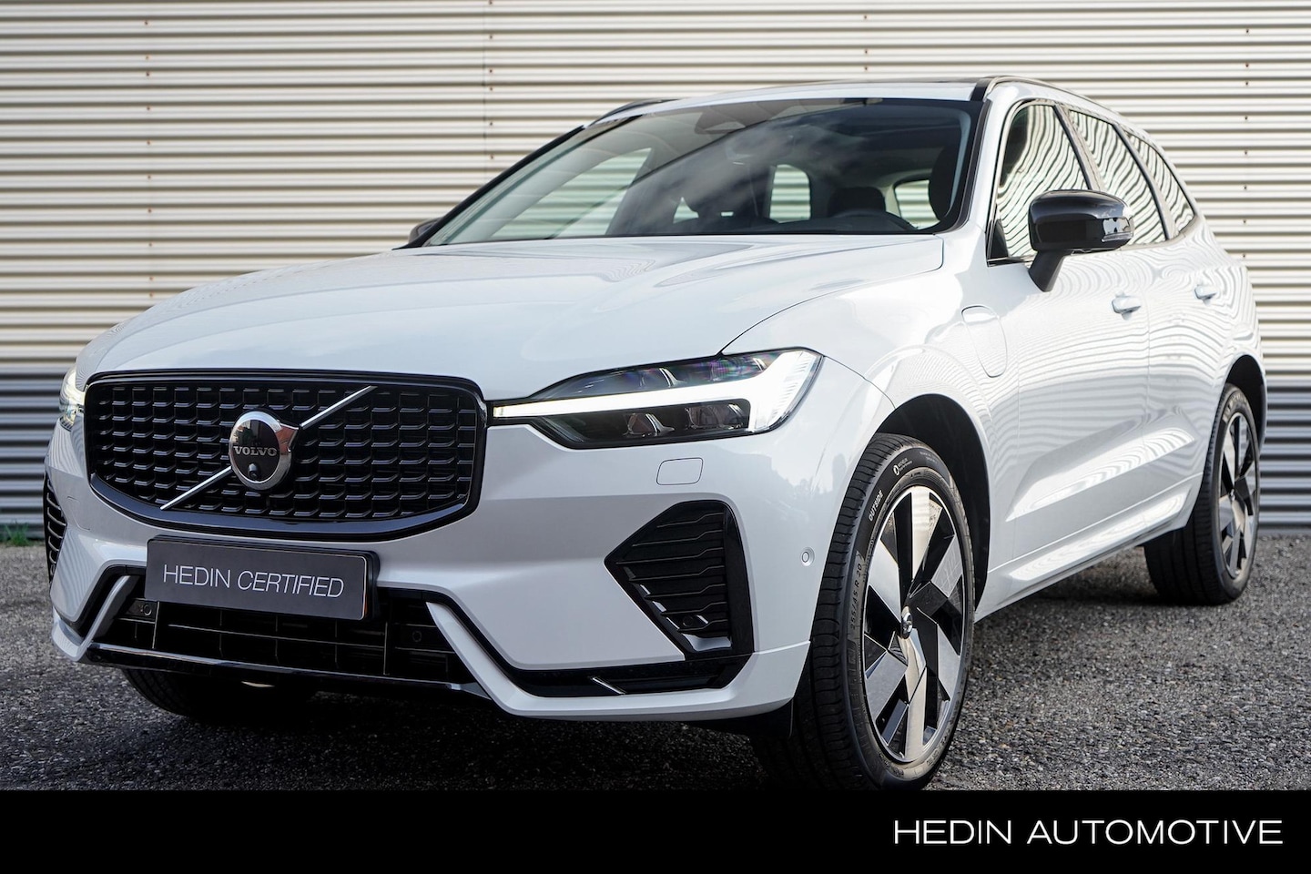 Volvo XC60 - T6 Plug-in hybrid AWD Ultra Dark | Pano. dak | 360 Camera | Trekhaak | Stoel/Stuurwiel ver - AutoWereld.nl