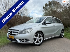 Mercedes-Benz B-klasse - 200 Ambition Automaat | H-Leder | Camera | Navi | Stoelverwarming | Trekhaak | Clima | PDC
