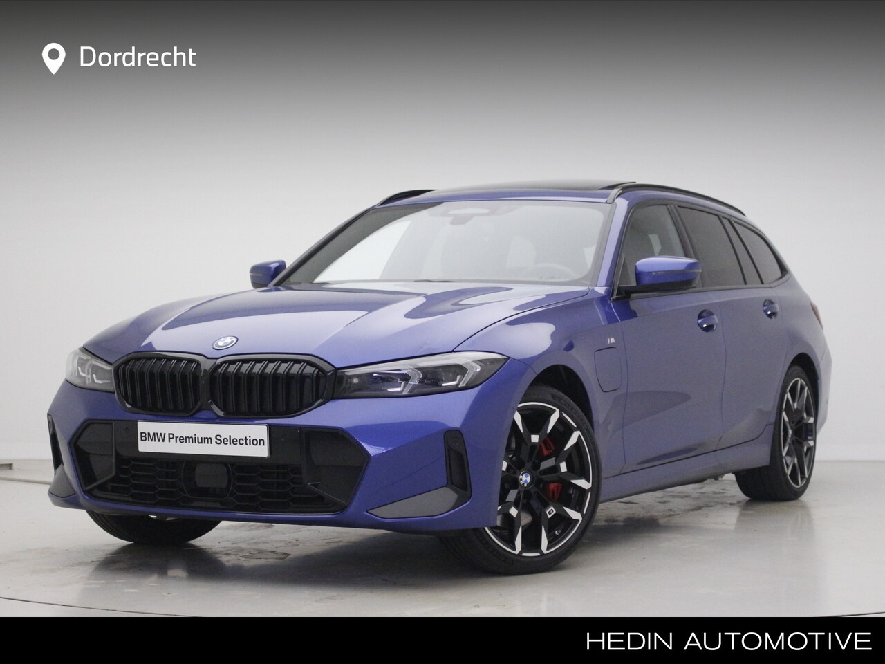 BMW 3-serie Touring - 330e xDrive M-Sport Pro | 19" | Panorama | Harman Kardon | CoPilot | Trekhaak - AutoWereld.nl