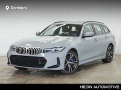 BMW 3-serie Touring - 330e M-Sport | Panorama | Trekhaak | Elek. Verst.Stoelen | Stoel/Stuurverwarming | Harman