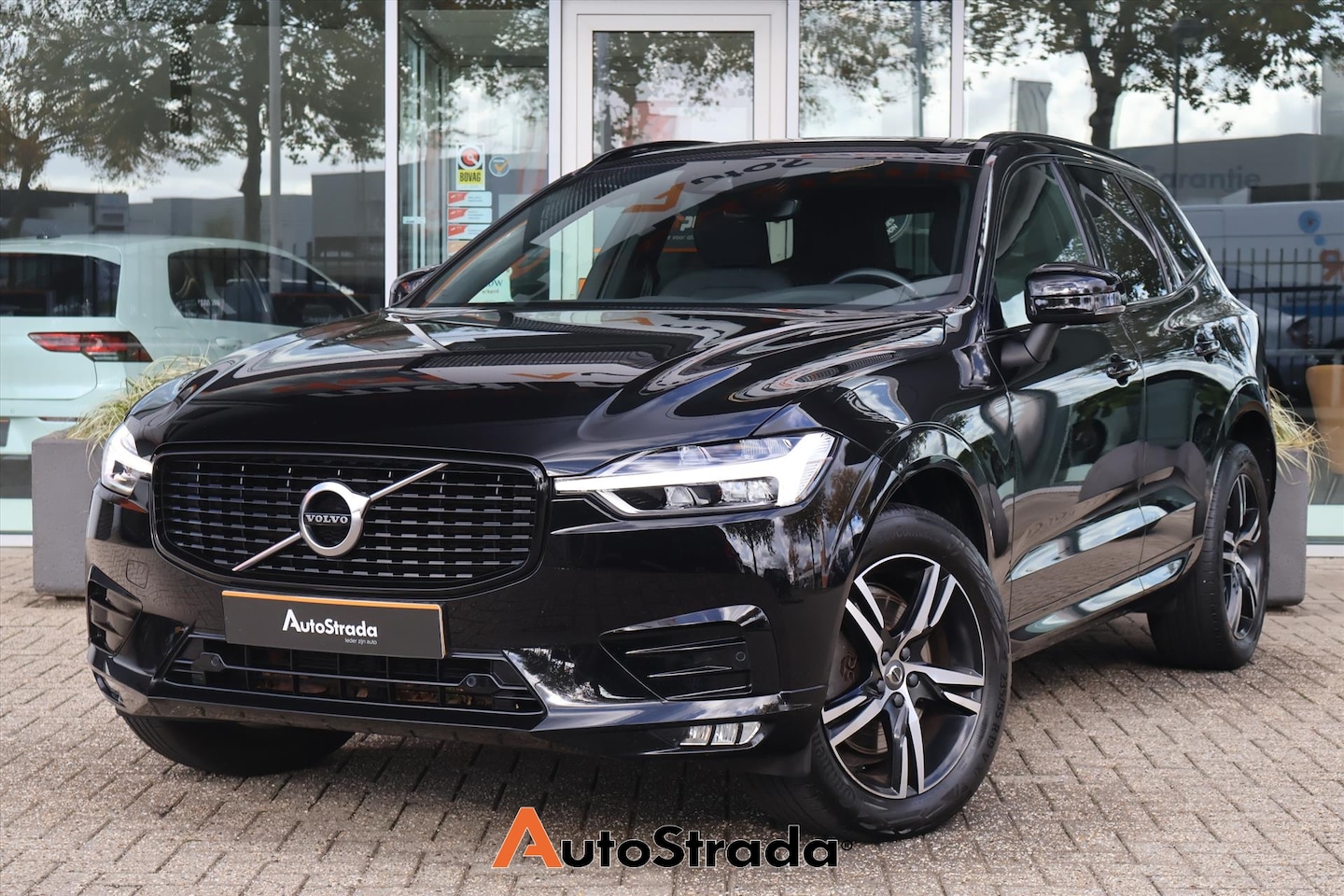 Volvo XC60 - B4 R-Design 197pk Geartronic | Memory | ACC | Climate | Keyless | Camera | Stoelverwarming - AutoWereld.nl
