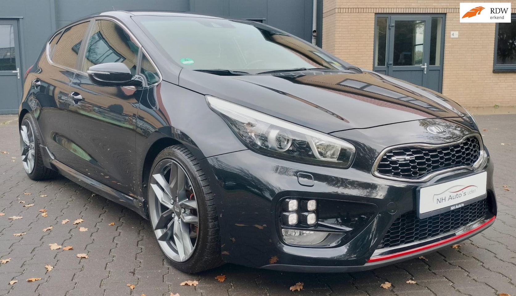 Kia Cee'd - 1.6 GT-Track 204PK Panorama Recaro Xenon Keyless - AutoWereld.nl